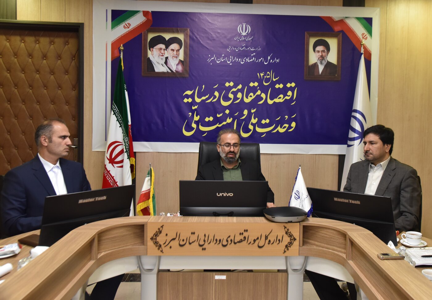 جلسه ستاد تجهیز درآمد استان البرز در اداره کل امور اقتصادی و دارایی استان برگزار شد جلسه ستاد تجهیز درآمد استان البرز در اداره کل امور اقتصادی و دارایی استان برگزار شد