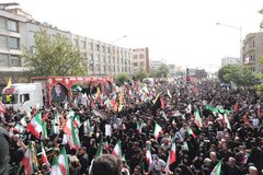 حضور وزیر اقتصاد در مراسم تشییع شهدای اقتدار ملی