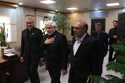 توزیع قدرت و امکانات به مردم واگذار شود/ در زمان جنگ ۱۲ روزه رژیم صهیونیستی اختلاف‌نظرها حول محور ایران و نظام حل شد/ همکاری و همدلی در دولت چهاردهم مایه افتخار است/ نمی‌توان برای نگهداشت مردم با شعار عملکرد/ باید برنامه اداره کشور در دوران پساجنگ ۱۲ روزه تدوین شود/ مخالفت با یک مسئول به معنای مخالفت با نظام نیست/ دولت درک خوب از اولویت وفاق دارد