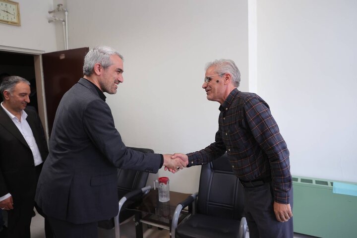 بازدید وزیر اقتصاد از بخش های گوناگون وزارت امور اقتصادی و دارایی ۱۴۰۴/۰۴/۲۱