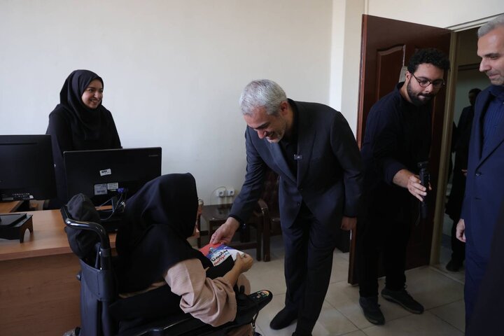 بازدید وزیر اقتصاد از بخش های گوناگون وزارت امور اقتصادی و دارایی ۱۴۰۴/۰۴/۲۱