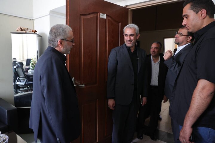 بازدید وزیر اقتصاد از بخش های گوناگون وزارت امور اقتصادی و دارایی ۱۴۰۴/۰۴/۲۱