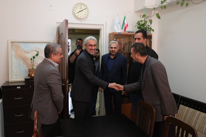 بازدید وزیر اقتصاد از بخش های گوناگون وزارت امور اقتصادی و دارایی ۱۴۰۴/۰۴/۲۱