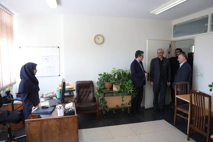 بازدید وزیر اقتصاد از بخش های گوناگون وزارت امور اقتصادی و دارایی ۱۴۰۴/۰۴/۲۱