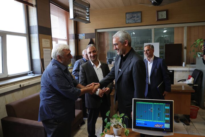 بازدید وزیر اقتصاد از بخش های گوناگون وزارت امور اقتصادی و دارایی ۱۴۰۴/۰۴/۲۱