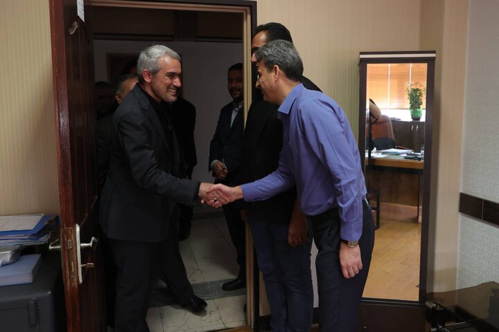 بازدید وزیر اقتصاد از بخش های گوناگون وزارت امور اقتصادی و دارایی ۱۴۰۴/۰۴/۲۱