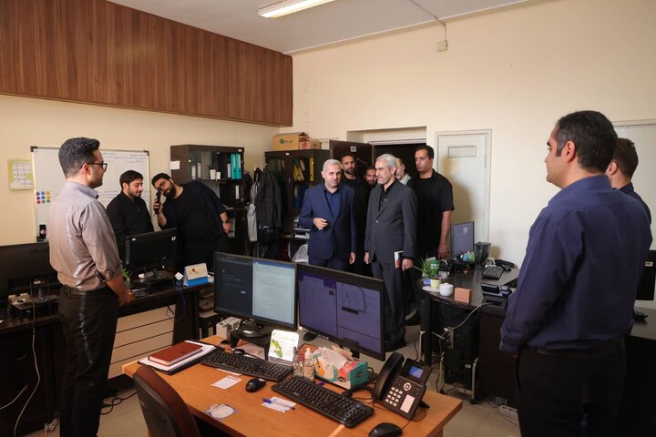 بازدید وزیر اقتصاد از بخش های گوناگون وزارت امور اقتصادی و دارایی ۱۴۰۴/۰۴/۲۱