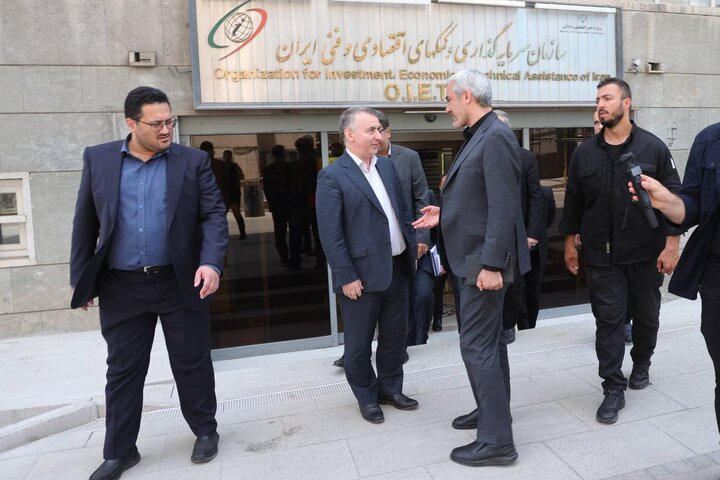 بازدید وزیر اقتصاد از بخش های گوناگون وزارت امور اقتصادی و دارایی ۱۴۰۴/۰۴/۲۱