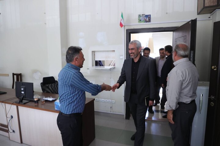 بازدید دکتر مدنی زاده از بخش های گوناگون وزارت اقتصاد