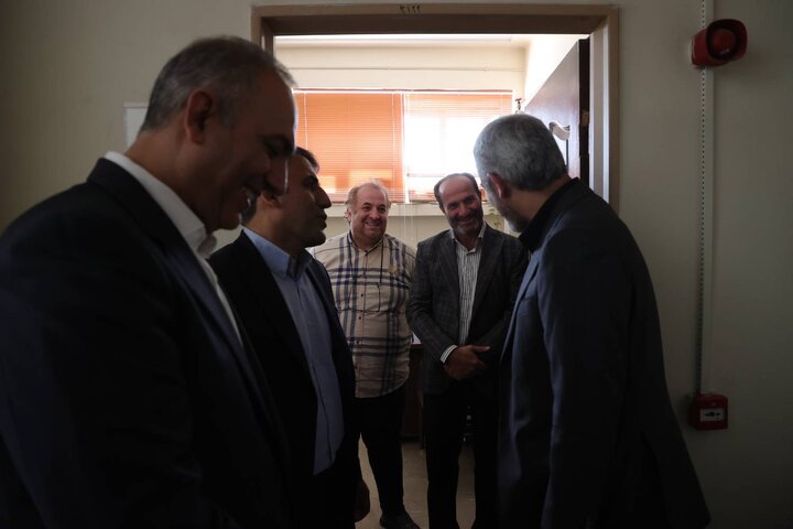 بازدید دکتر مدنی زاده از بخش های گوناگون وزارت اقتصاد