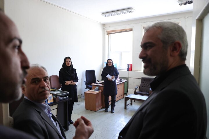 بازدید دکتر مدنی زاده از بخش های گوناگون وزارت اقتصاد