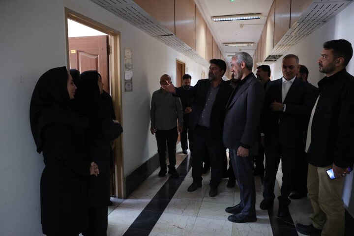 بازدید دکتر مدنی زاده از بخش های گوناگون وزارت اقتصاد