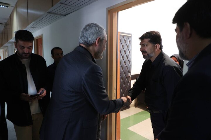 بازدید دکتر مدنی زاده از بخش های گوناگون وزارت اقتصاد