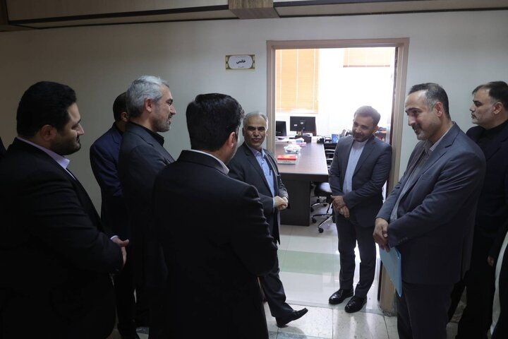 بازدید دکتر مدنی زاده از بخش های گوناگون وزارت اقتصاد