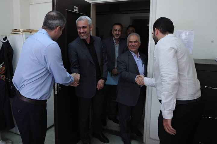 بازدید دکتر مدنی زاده از بخش های گوناگون وزارت اقتصاد