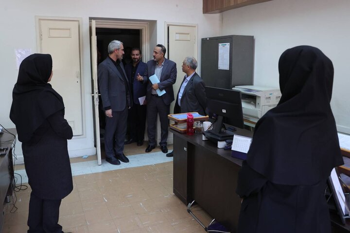 بازدید دکتر مدنی زاده از بخش های گوناگون وزارت اقتصاد