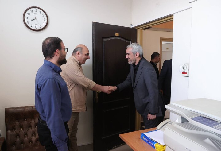 بازدید دکتر مدنی زاده از بخش های گوناگون وزارت اقتصاد