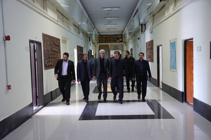 بازدید دکتر مدنی زاده از بخش های گوناگون وزارت اقتصاد