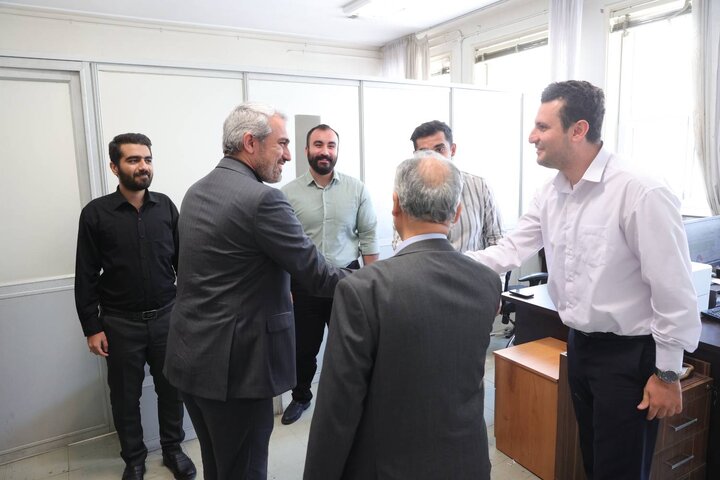بازدید دکتر مدنی زاده از بخش های گوناگون وزارت اقتصاد