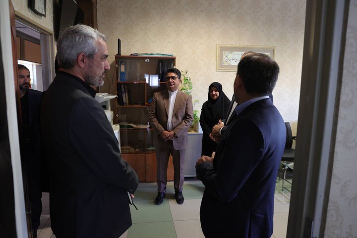 بازدید دکتر مدنی زاده از بخش های گوناگون وزارت اقتصاد