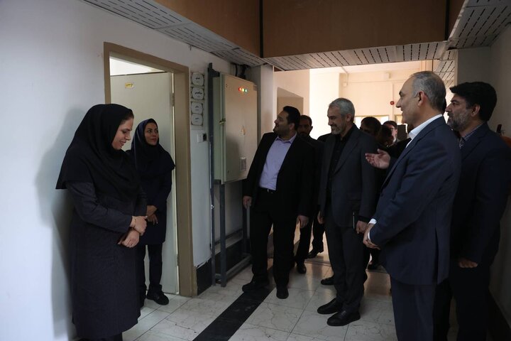 بازدید دکتر مدنی زاده از بخش های گوناگون وزارت اقتصاد