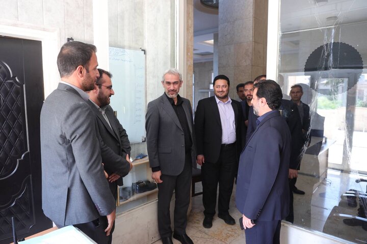 بازدید دکتر مدنی زاده از بخش های گوناگون وزارت اقتصاد