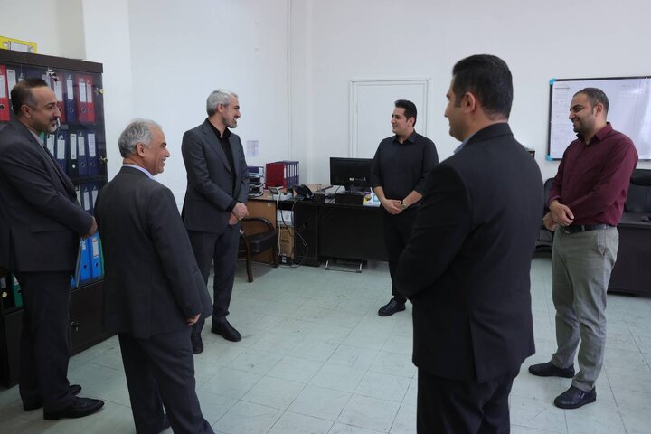 بازدید دکتر مدنی زاده از بخش های گوناگون وزارت اقتصاد