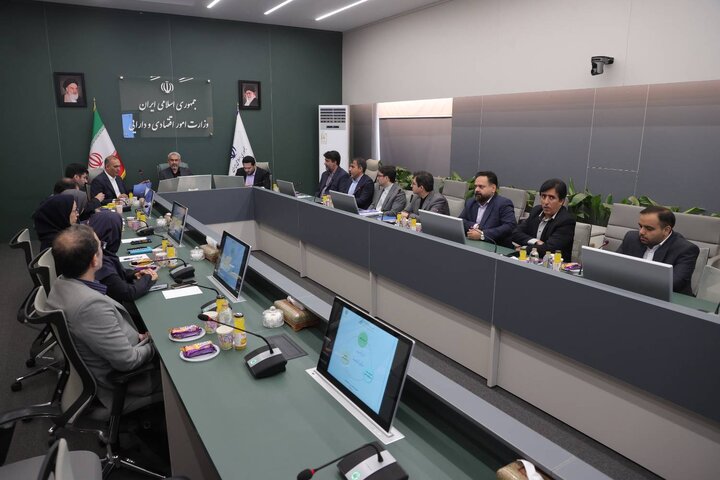 بازدید دکتر مدنی زاده از بخش های گوناگون وزارت اقتصاد