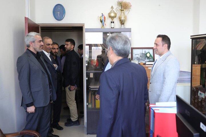 بازدید دکتر مدنی زاده از بخش های گوناگون وزارت اقتصاد