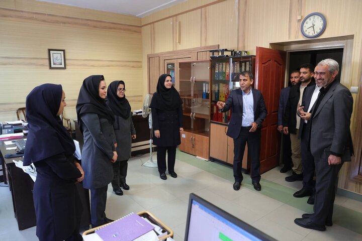 بازدید دکتر مدنی زاده از بخش های گوناگون وزارت اقتصاد