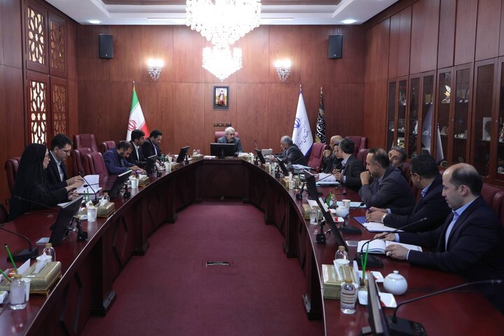 بازدید دکتر مدنی زاده از بخش های گوناگون وزارت اقتصاد