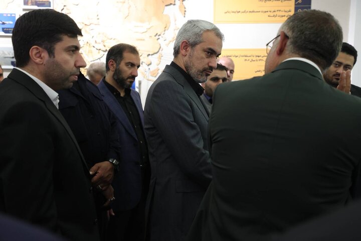 بازدید وزیر اقتصاد از نمایشگاه مبارزه با پولشویی و تامین مالی تروریسم مرکز اطلاعات مالی