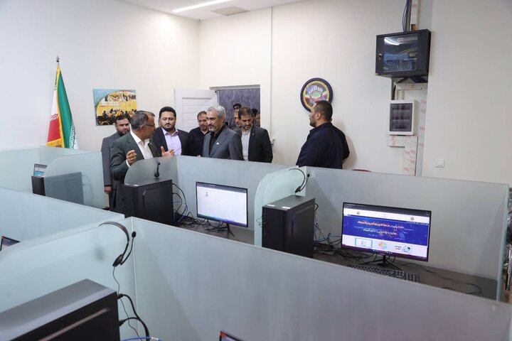 بازدید وزیر اقتصاد از نمایشگاه مبارزه با پولشویی و تامین مالی تروریسم مرکز اطلاعات مالی