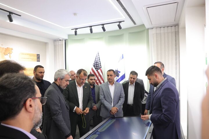 بازدید وزیر اقتصاد از نمایشگاه مبارزه با پولشویی و تامین مالی تروریسم مرکز اطلاعات مالی