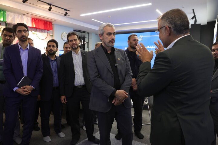 بازدید وزیر اقتصاد از نمایشگاه مبارزه با پولشویی و تامین مالی تروریسم مرکز اطلاعات مالی