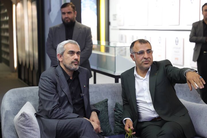 بازدید وزیر اقتصاد از نمایشگاه مبارزه با پولشویی و تامین مالی تروریسم مرکز اطلاعات مالی