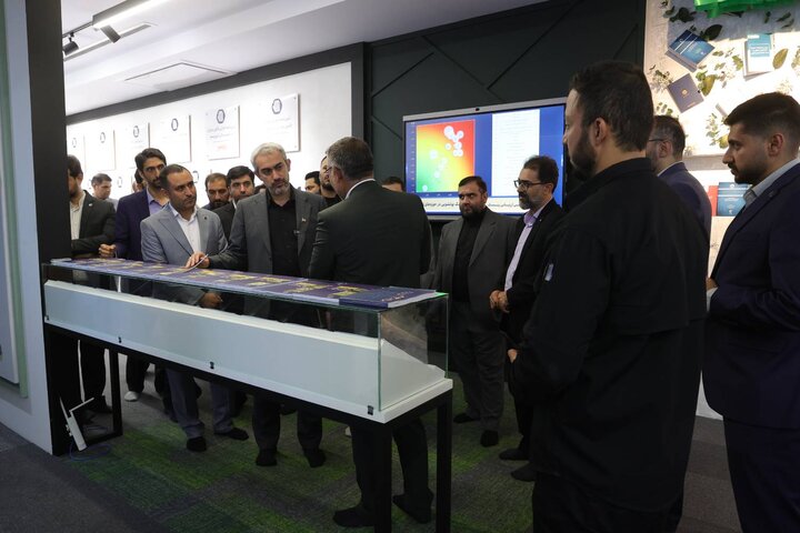 بازدید وزیر اقتصاد از نمایشگاه مبارزه با پولشویی و تامین مالی تروریسم مرکز اطلاعات مالی