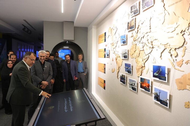 بازدید وزیر اقتصاد از نمایشگاه مبارزه با پولشویی و تامین مالی تروریسم مرکز اطلاعات مالی