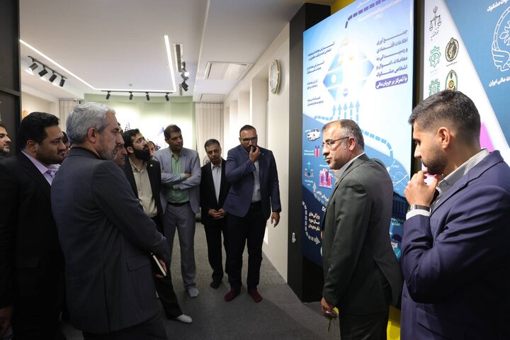 بازدید وزیر اقتصاد از نمایشگاه مبارزه با پولشویی و تامین مالی تروریسم مرکز اطلاعات مالی