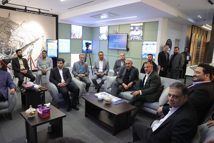 بازدید وزیر اقتصاد از نمایشگاه مبارزه با پولشویی و تامین مالی تروریسم مرکز اطلاعات مالی