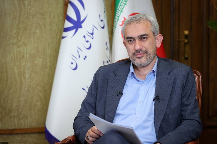 گفت‌وگوی وزیر اقتصاد با رسانه KHAMENEI.IR