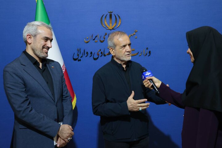 حضور سرزده رئیس جمهور در وزارت امور اقتصادی و دارایی