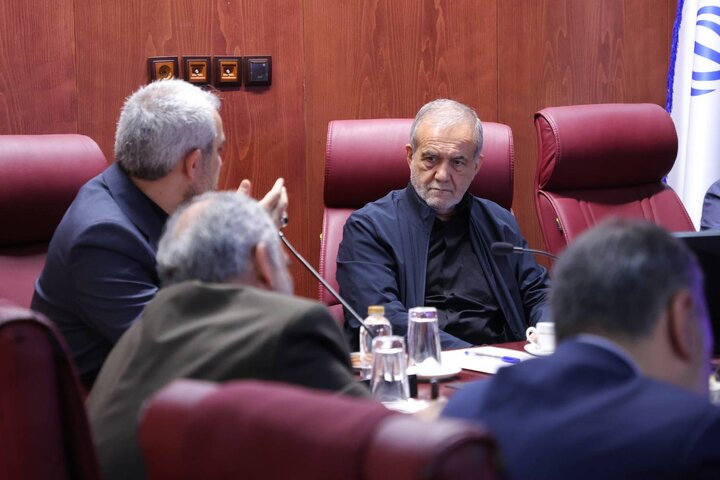 حضور سرزده رئیس جمهور در وزارت امور اقتصادی و دارایی