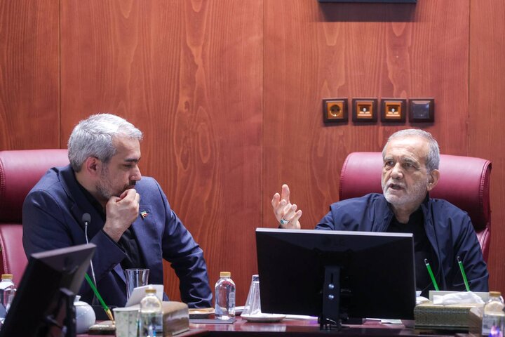 حضور سرزده رئیس جمهور در وزارت امور اقتصادی و دارایی