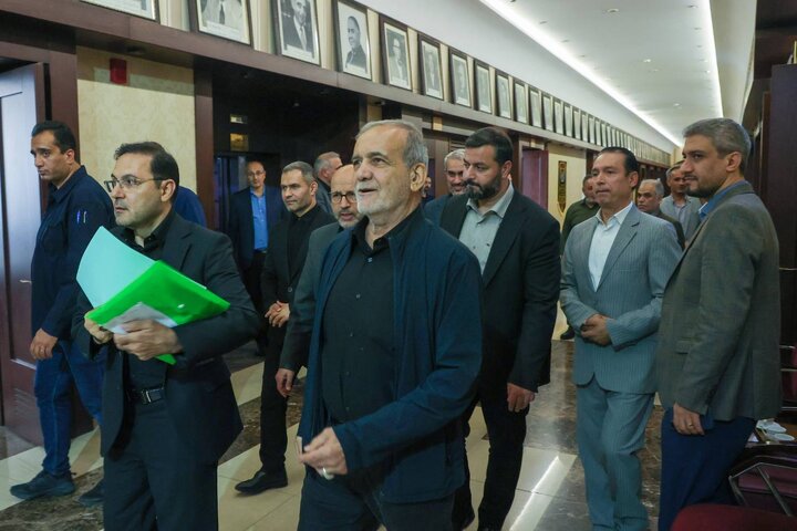 حضور سرزده رئیس جمهور در وزارت امور اقتصادی و دارایی