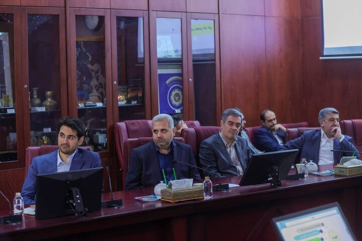 حضور سرزده رئیس جمهور در وزارت امور اقتصادی و دارایی