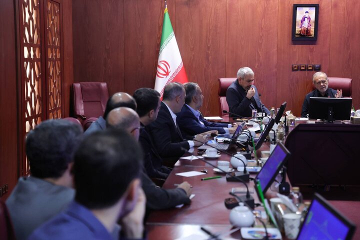 حضور سرزده رئیس جمهور در وزارت امور اقتصادی و دارایی