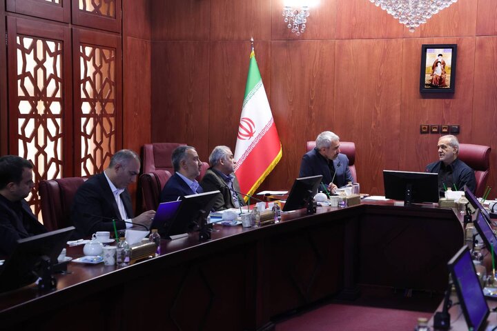 حضور سرزده رئیس جمهور در وزارت امور اقتصادی و دارایی