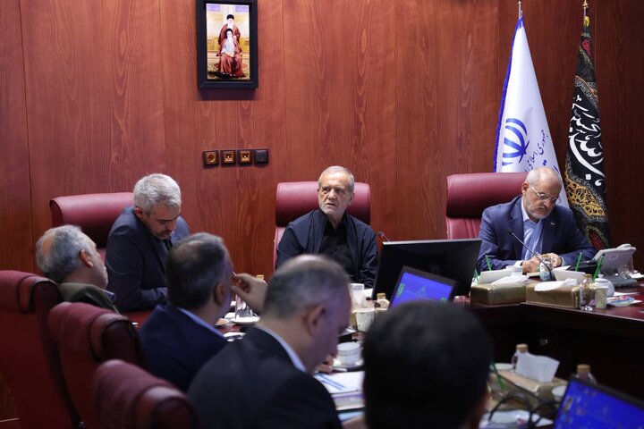 حضور سرزده رئیس جمهور در وزارت امور اقتصادی و دارایی