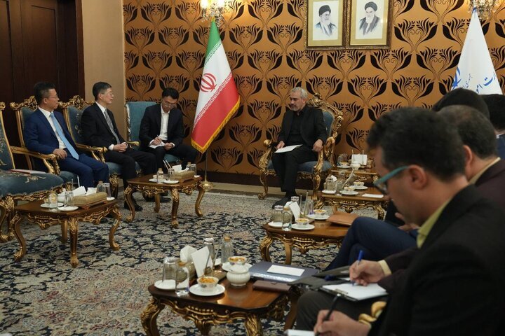 Chinese Ambassador Meets with Iranian Economy Minister